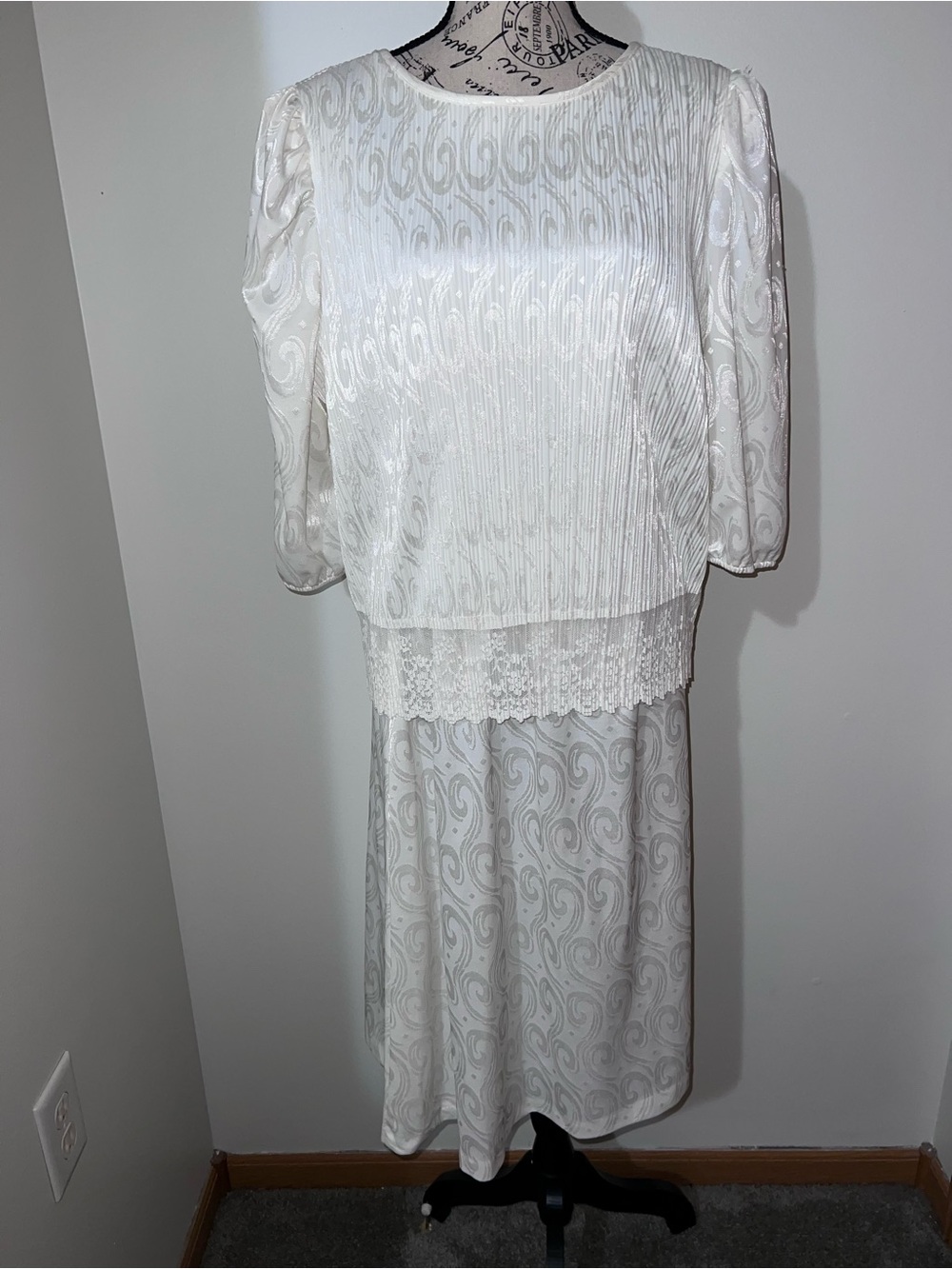 Vintage Cue Fashions Cream Pleated Swirl Midi Dress Size 16W Made in USA
